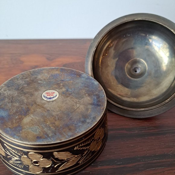 Indian brass hand-etched bowl and lid - Picture 6 of 6